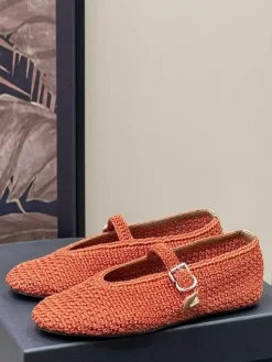 Ballerines noires à bout rond et boucle décorative