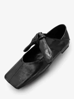 Ballerines dorées à bout carré et détails noués métalliques