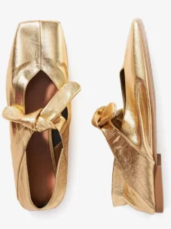 Ballerines dorées à bout carré et détails noués métalliques