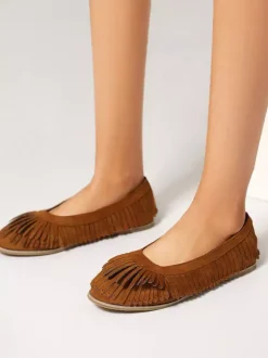 Ballerines en daim marron à bout rond chaussures plates à enfiler avec pompons