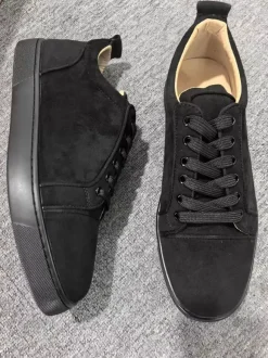 Baskets noires pour hommes bout rond lacets style skate