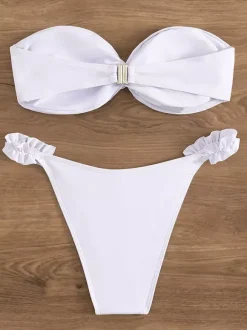Bikini bandeau uni à volants pour la plage en été 2026