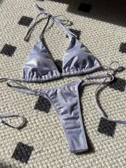 Bikini de plage d'été simple en tissu brillant pour femme 2026