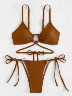 Bikini uni avec détails sur le devant et liens latéraux réglables pour l'été 2026