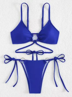 Bikini uni avec détails sur le devant et liens latéraux réglables pour l'été 2026