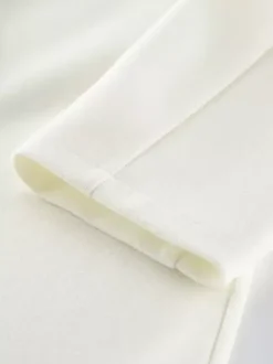 Blazer crème à revers cranté pour femme - Veste oversize à simple boutonnage - Tenue printanière décontractée et minimaliste idéale pour la ville (collection printemps 2026)