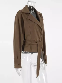 Blazer court en daim marron pour femme - Veste rétro à revers et ceinture à la taille coupe classique - Idées de tenues printanières vintage pour 2026