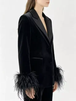 Blazer en velours satiné pour femme revers en satin et poignets ornés de plumes