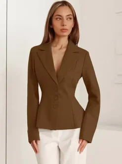 Blazer femme taille cintrée - Veste élégante à col cranté et coupe slim - Tenues professionnelles printemps 2026 au luxe discret