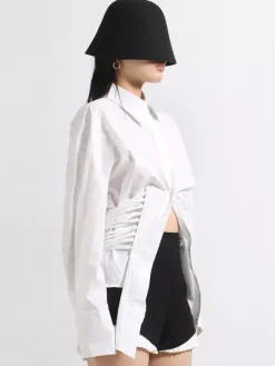 Blouse noire pour femme col rabattu boutons chics lacets manches longues