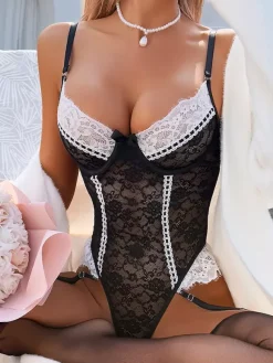 Body en lingerie avec n艙uds bicolores noir et rouge bordure blanche contrastante et jarretières