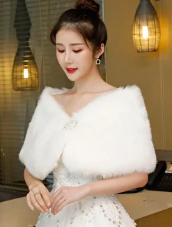 Boléro de mariée ivoire en fausse fourrure Accessoire de mariage