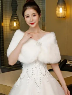 Boléro de mariée ivoire en fausse fourrure Accessoire de mariage