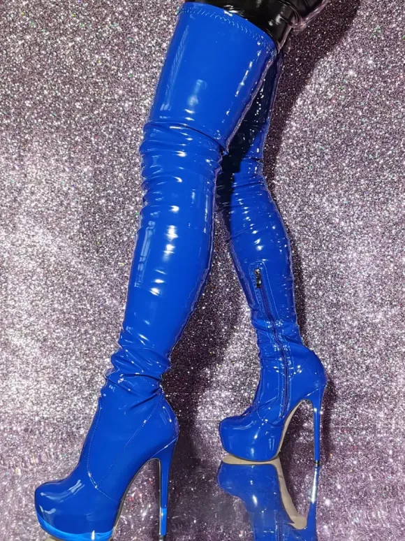Bottes cuissardes bleues sexy à plateforme et talons hauts au-dessus du genou