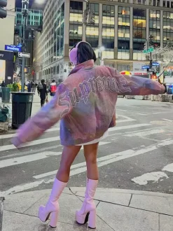 Bottes Gogo jaunes à plateforme et talon compensé en cuir verni brillant.