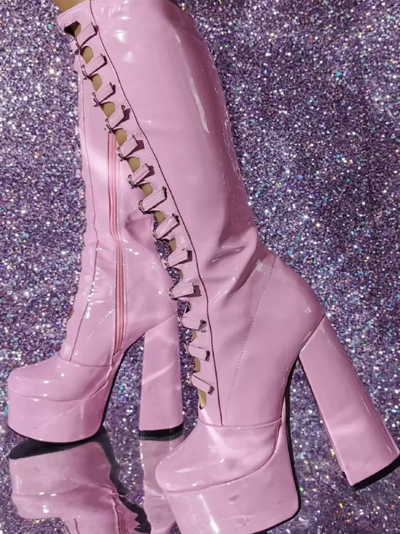 Bottes hautes au genou roses Plateforme supérieure en PU verni Talon épais Boucle Détail Bottes sexy