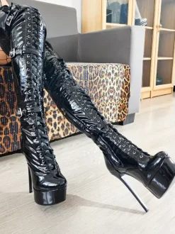 Bottes hautes noires sexy pour femmes bottes à lacets au-dessus du genou avec boucle et plateforme