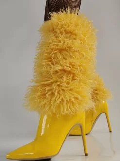 Bottes jaunes hautes en fausse fourrure à bout pointu et talons hauts