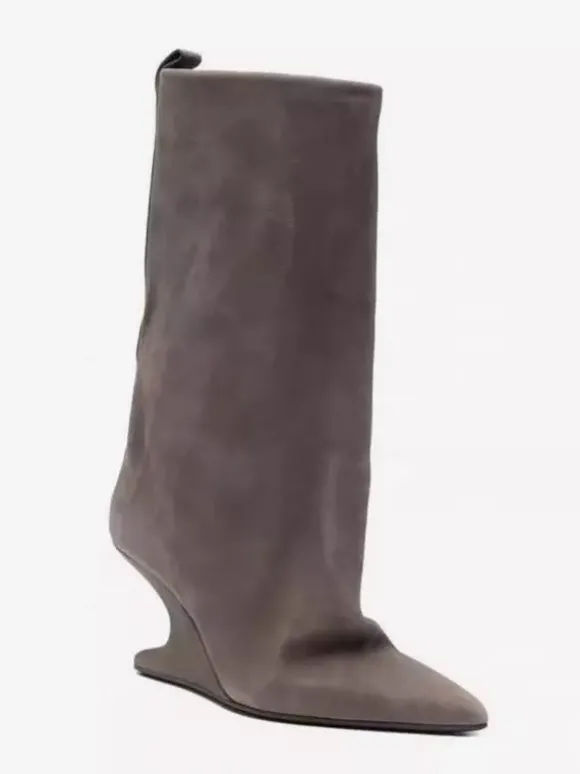 Bottes mi-mollet en daim à bout pointu et talon compensé