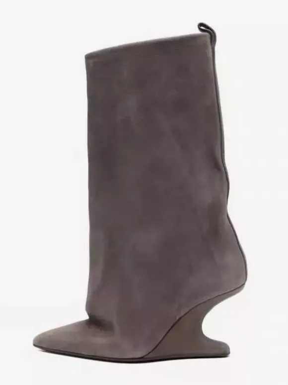 Bottes mi-mollet en daim à bout pointu et talon compensé