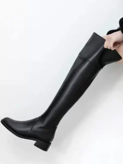 Bottes noires au-dessus du genou bottes hautes plates à bout pointu