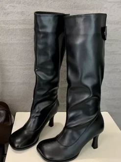 Bottes noires hautes à talons hauts et bout carré pour femmes