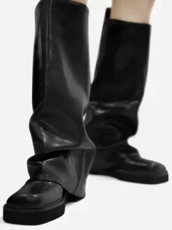 Bottes plates en daim pour femmes à bout rond froncées montantes jusqu'au genou.