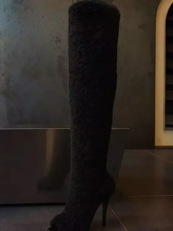 Bottes cuissardes en fausse fourrure à bout ouvert et talons hauts