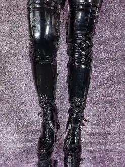Bottes cuissardes unisexes noires à plateforme et talon épais détail chaîne bottes gothiques au-dessus du genou