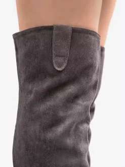 Bottes hautes en daim grises à bout pointu et plates