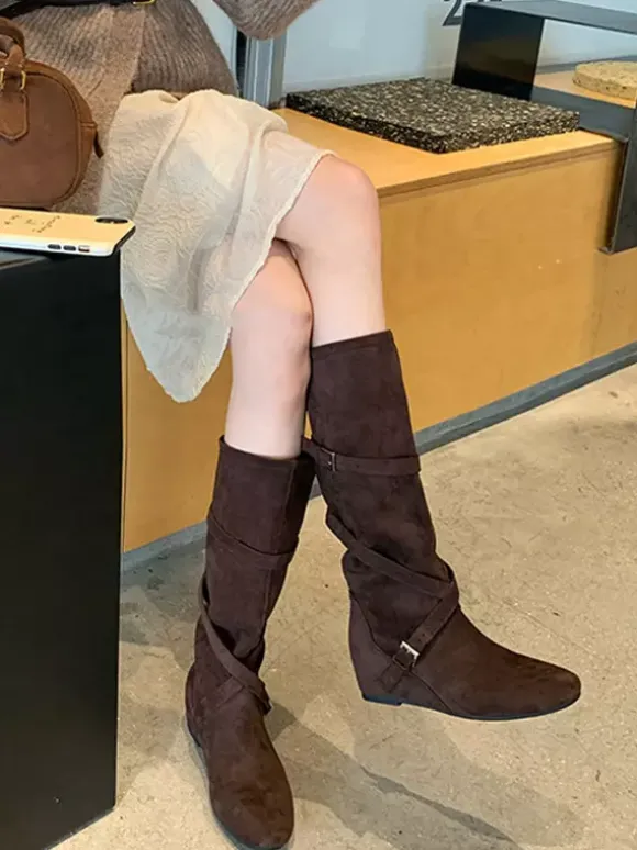 Bottes hautes en daim pour femmes bout rond boucle détail bottes plates croisées