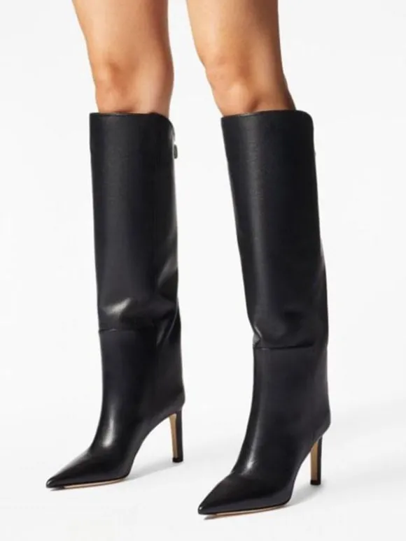 Bottes hautes noires à bout pointu avec détails en métal et talons hauts à tige droite