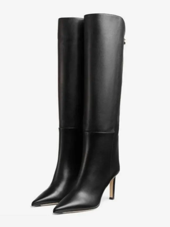 Bottes hautes noires à bout pointu avec détails en métal et talons hauts à tige droite