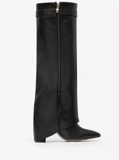 Bottes hautes noires à talons épais et bout pointu avec boucle et rabat