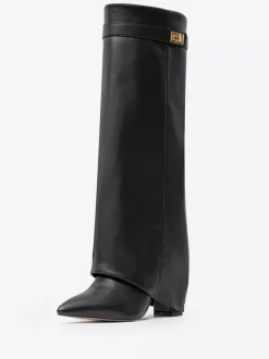 Bottes hautes noires à talons épais et bout pointu avec boucle et rabat