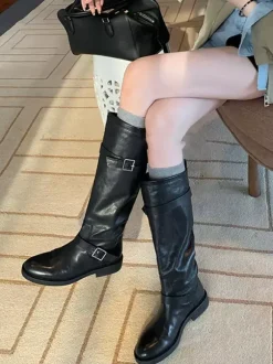Bottes hautes plates marron à bout rond et boucle