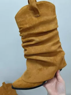Bottes mi-mollet en daim marron à bout pointu et talons hauts souples