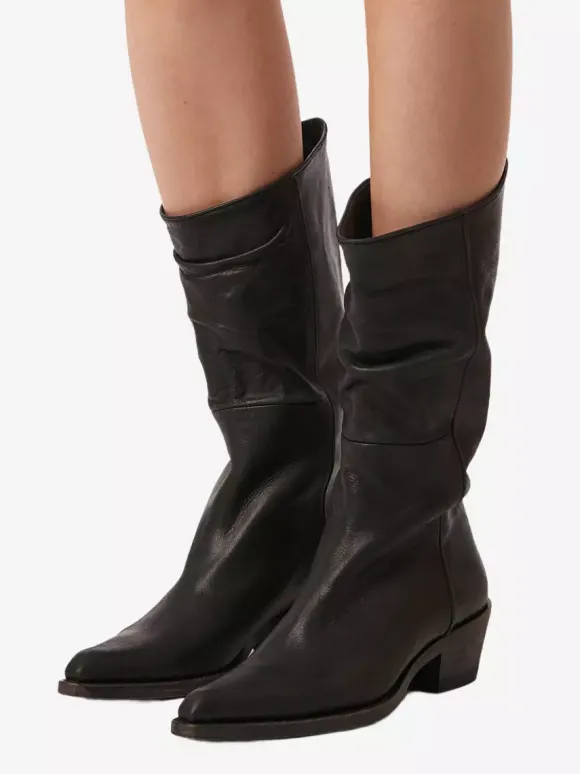 Bottes plates noires à bout pointu et froncées mi-mollet
