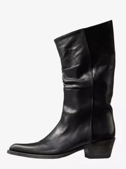 Bottes plates noires à bout pointu et froncées mi-mollet