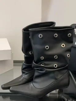 Bottines blanches à bout carré et boucle