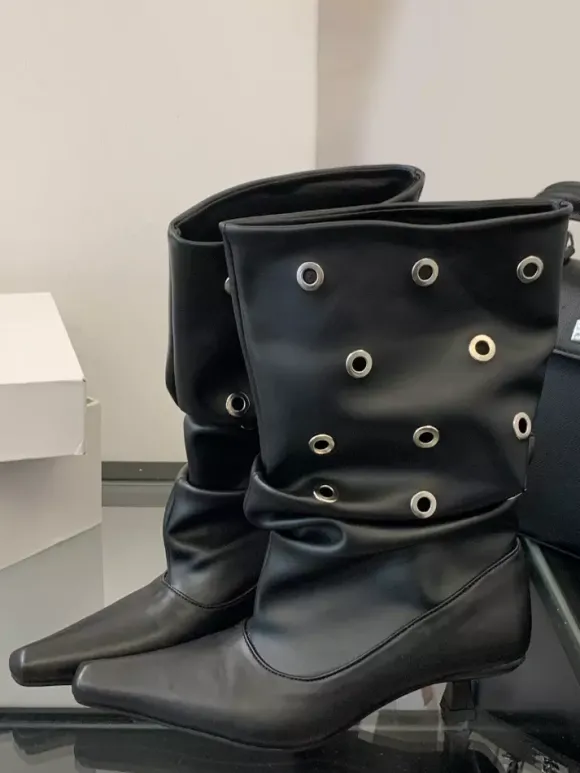 Bottines blanches à bout carré et boucle