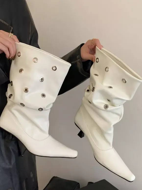 Bottines blanches à bout carré et boucle