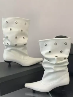 Bottines blanches à bout carré et boucle