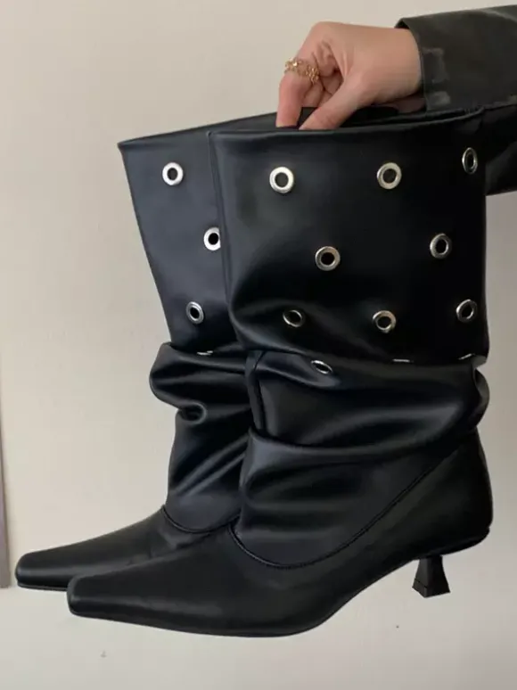 Bottines blanches à bout carré et boucle