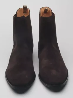 Bottines Chelsea en daim pour homme bout rond à enfiler.