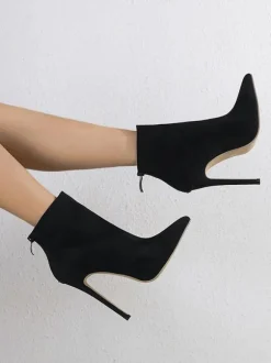 Bottines noires à bout pointu et talon aiguille pour femmes
