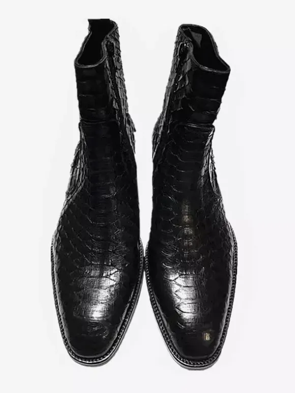 Bottines noires en cuir véritable bout rond lacets.