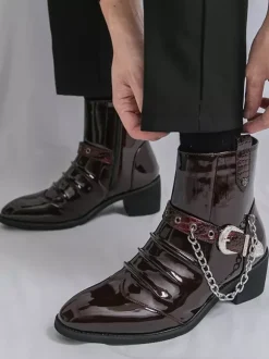 Bottines noires pour homme bout rond froncées avec détail chaîne