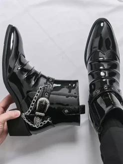 Bottines noires pour homme bout rond froncées avec détail chaîne