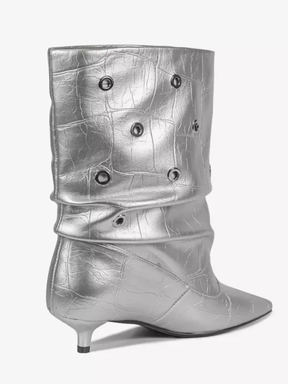 Bottines argentées à petits talons bout pointu et découpes à la cheville